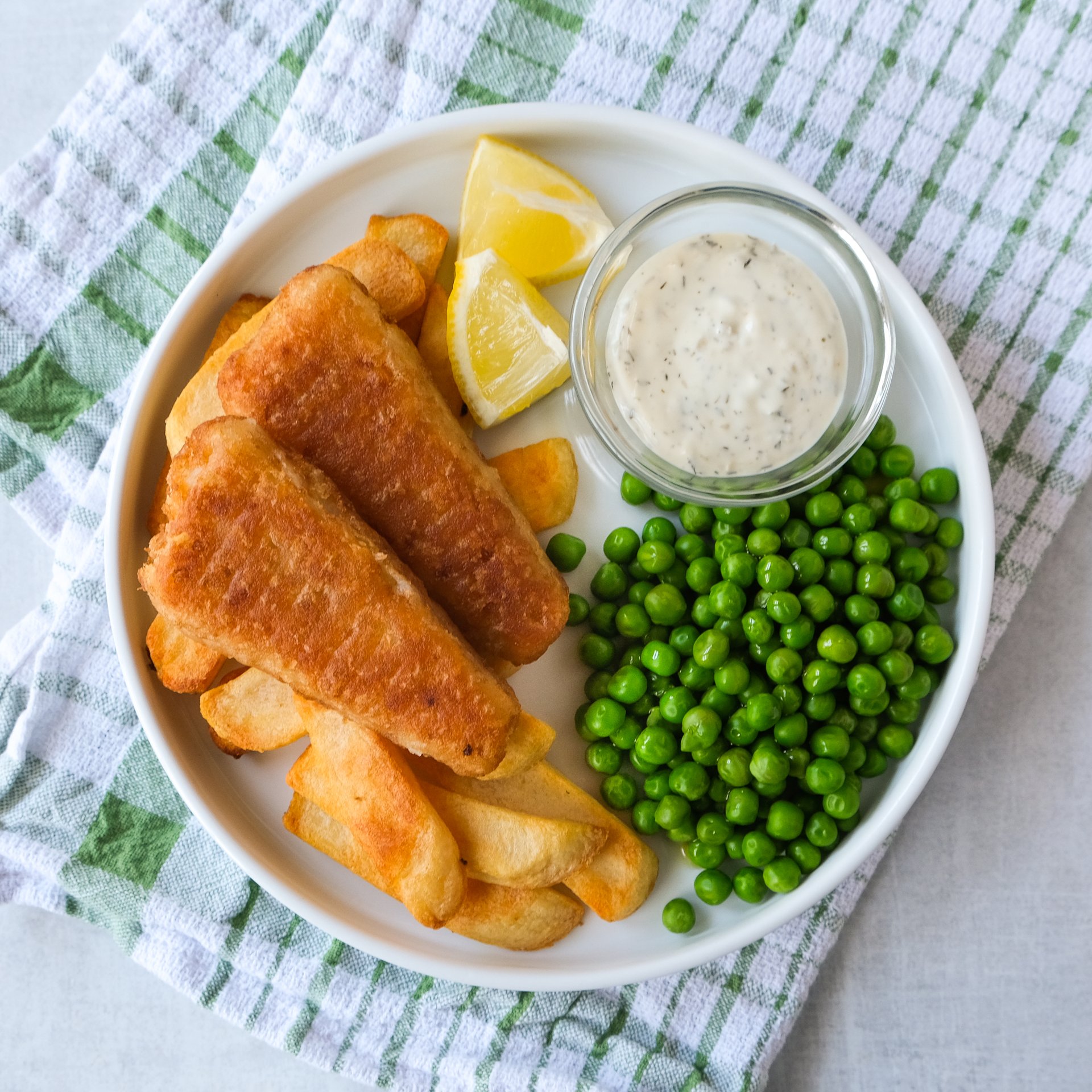 Ultra Easy Fish & Chips with Tartar Sauce and Green Peas Safeway