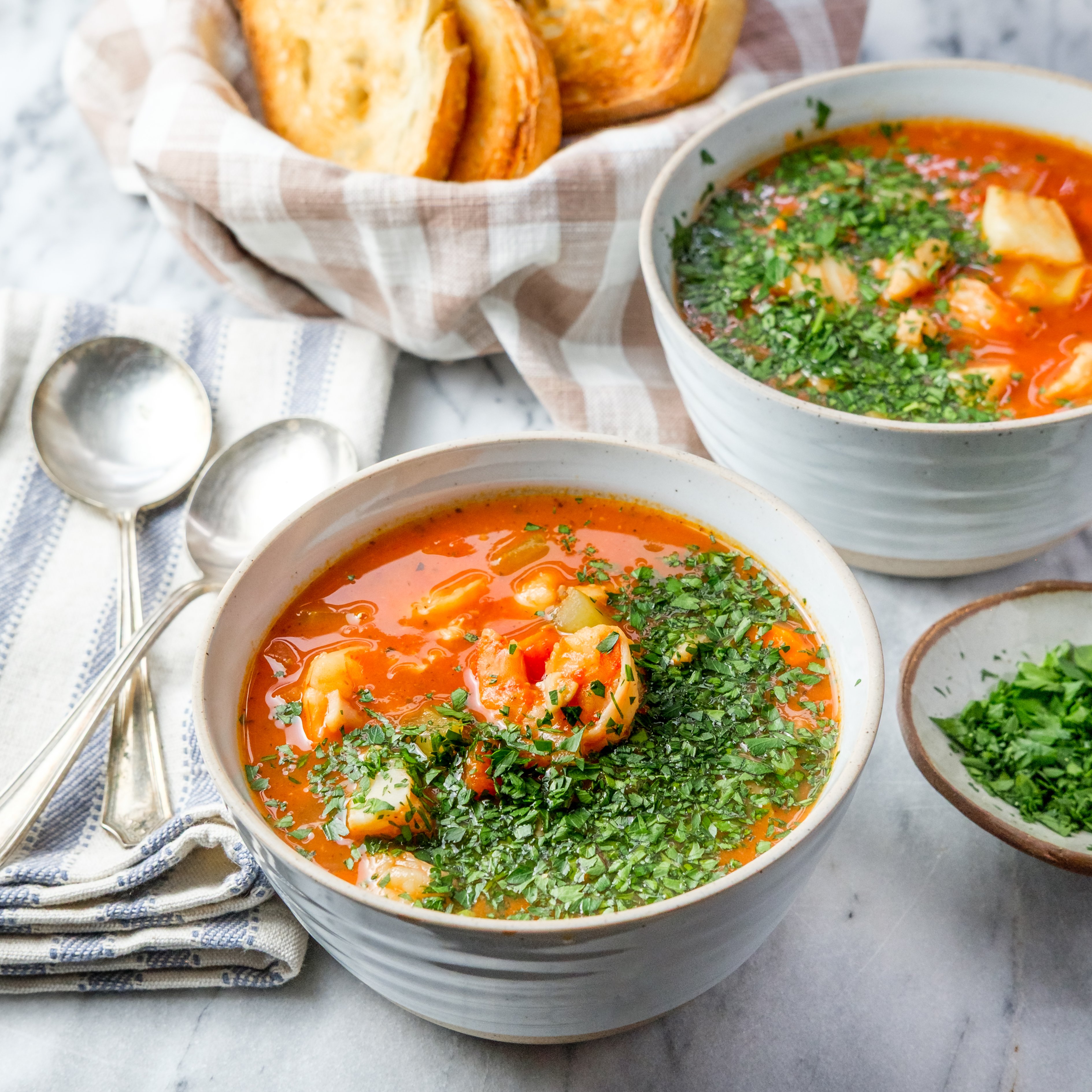 Easy Slow Cooker Seafood Cioppino with Shrimp, Cod, Clams & Rustic Bread