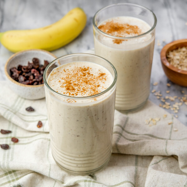 "Oatmeal Cookie" Smoothie with Banana, Yogurt, Cinnamon & Raisins