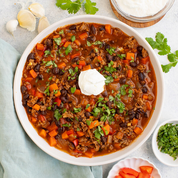 Smoky Beef Chili with Black Beans, Pepper, Carrot, Cilantro & Yogurt ...