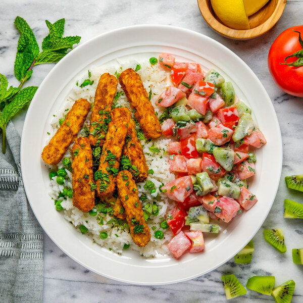 Broiled Tandoori Tempeh with Green Pea-Rice, Tomato-Kiwi Salad & Mint