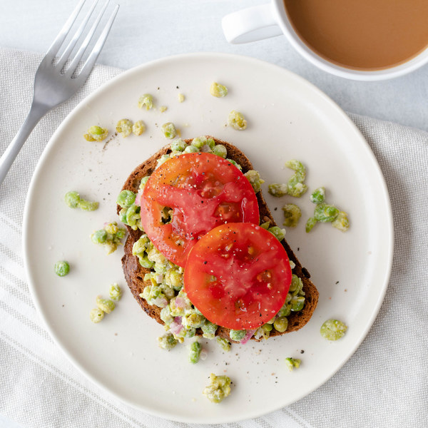 Mashed Peas on Toast with Fresh Tomato