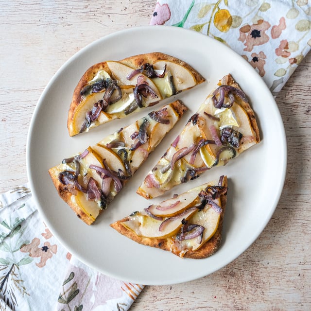 Short Cut Pear, Brie & Caramelized Onion Flatbread