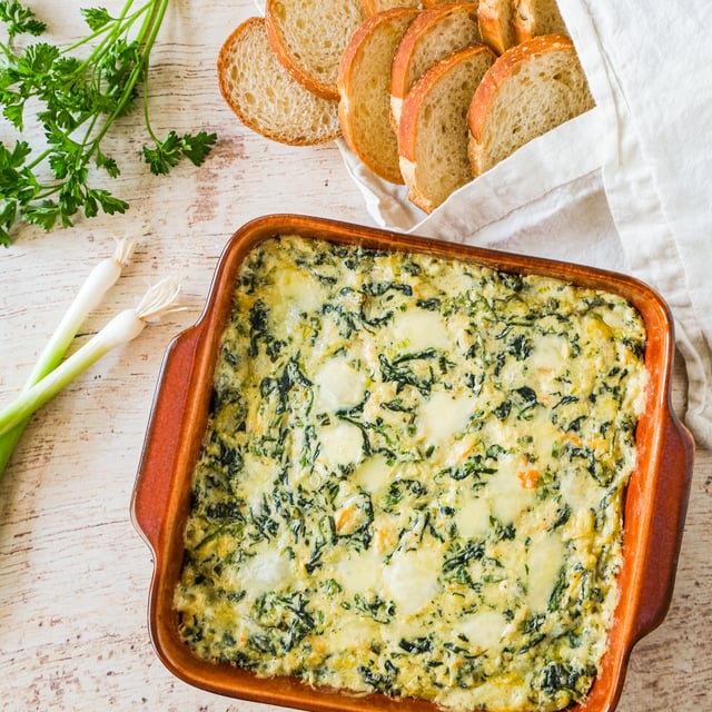 Warm Snow Crab, Spinach & Brie Cheese Dip with Baguette