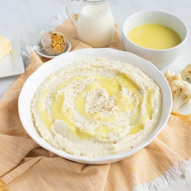 Roasted Garlic Cauliflower Mash with Gluten-Free Gravy