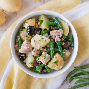 "Niçoise" Inspired Salad with Tuna, Green Beans, Potatoes & Olives