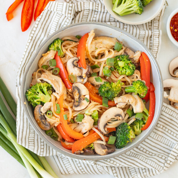 Spicy Chicken Stir-Fry with Noodles, Mushrooms, Bell Pepper & Broccoli
