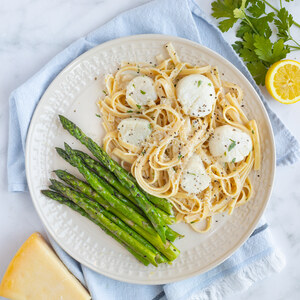 Scallop Fettuccine Alfredo with Lemon, Parsley & Sautéed Asparagus