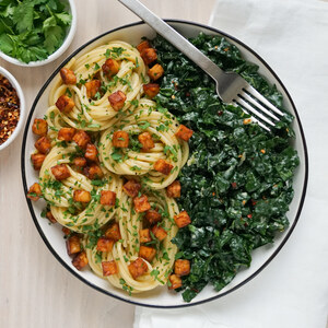 Spaghetti "Carbonara" with Tempeh, Parsley & Lemony Kale Salad