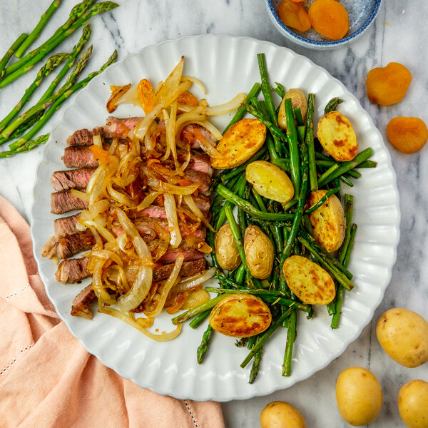 Ribeye Steak with Apricot-Onion Sauté, Roast Potatoes & Asparagus | Haggen
